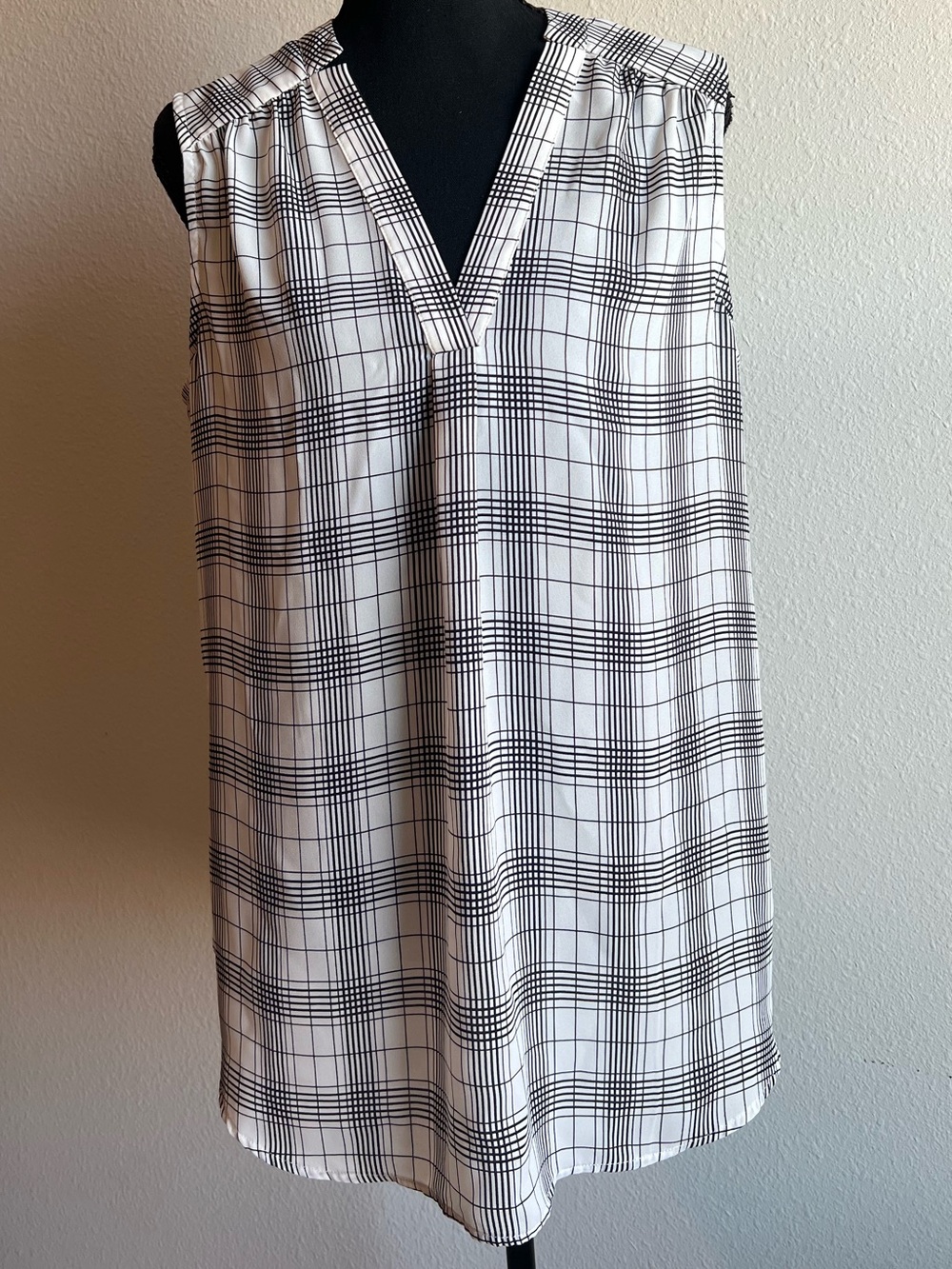Pleione Black White Plaid Sleeveless Workwear V-Neck Top Medium Anthropologie